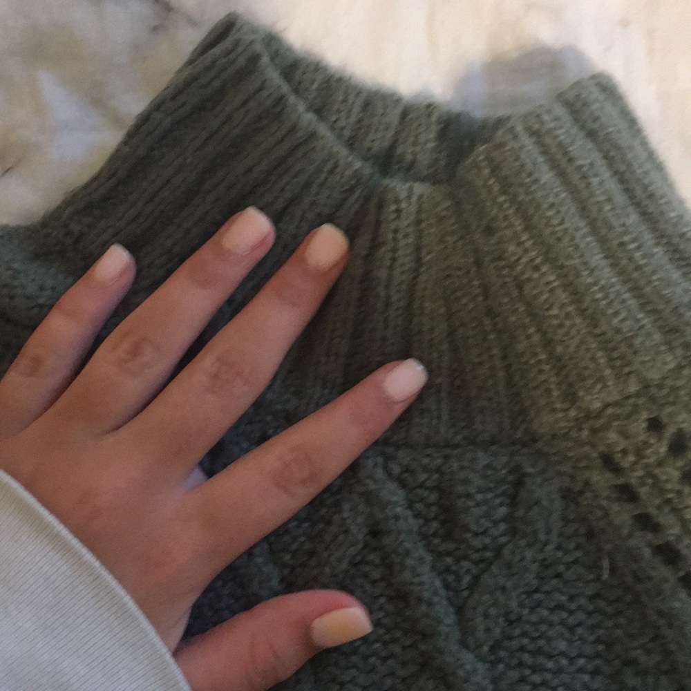 sweater - Picture 3 of 3